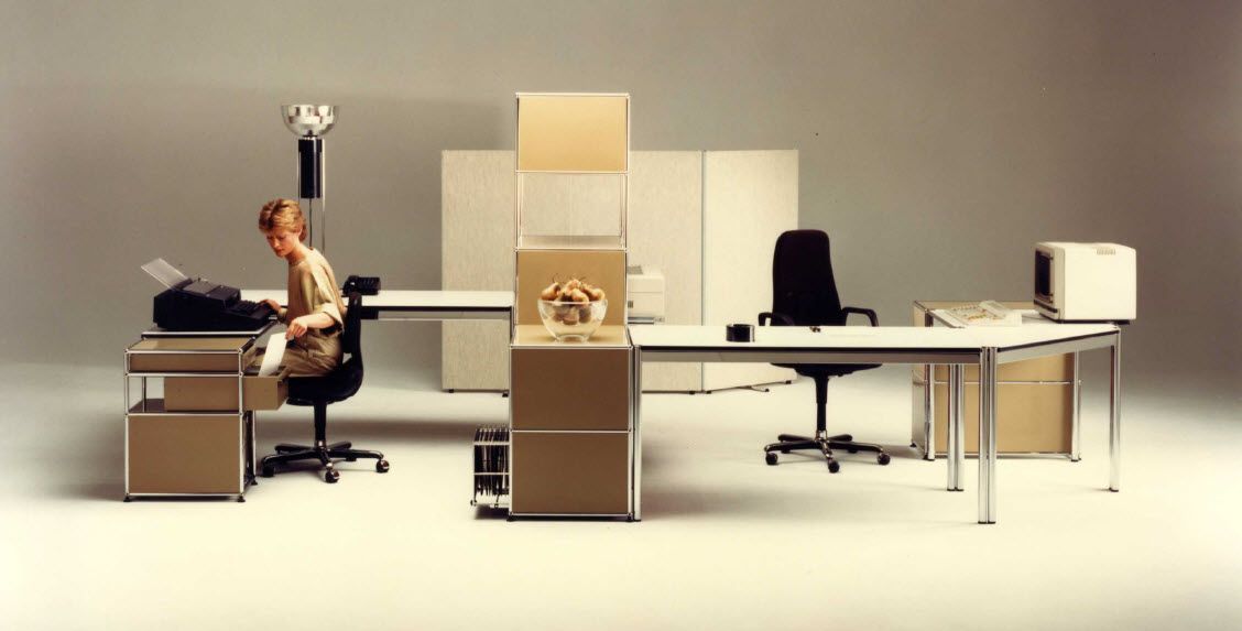 Escritório retrô com mobiliário modular